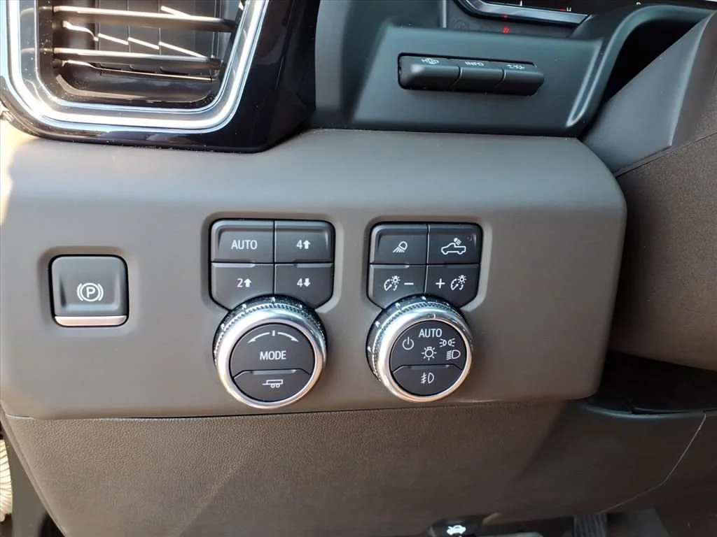 Used 2025 Onyx Black GMC Denali image 8