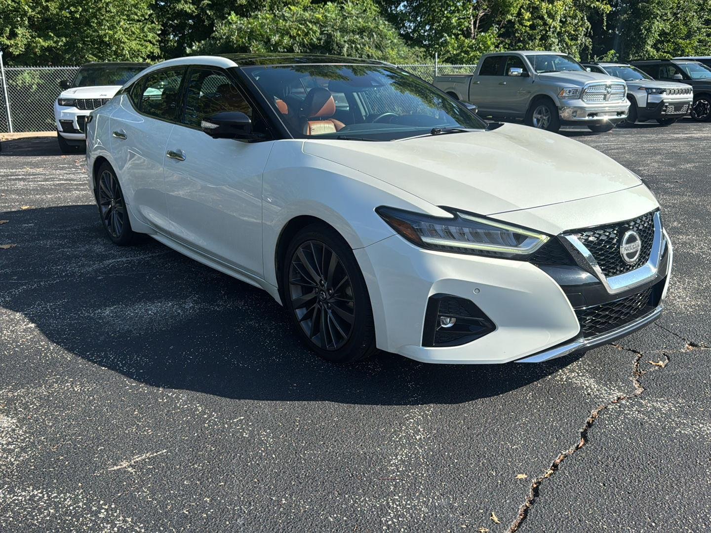 Used 2019 Pearl White Tricoat Nissan Platinum image 1