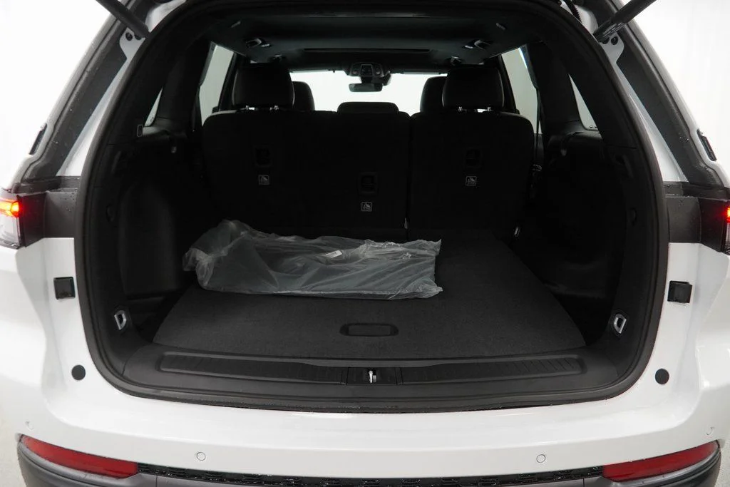 New 2026 Bright White Clear-Coat Exterior Paint Jeep Laredo Altitude image 31