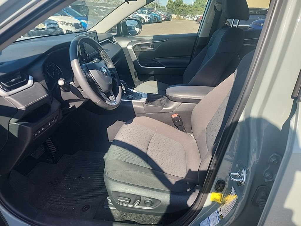Used 2021  Toyota XLE image 19