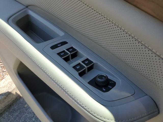 New 2026 White Volkswagen 2.0T SE w/Technology image 30