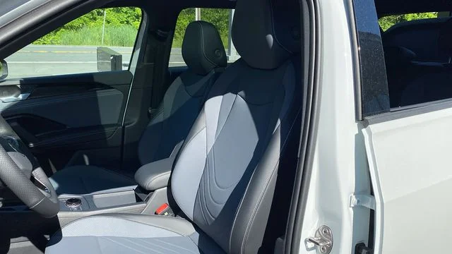 New 2026 White/off-white Volkswagen 2.0T SE R-Line Black image 13