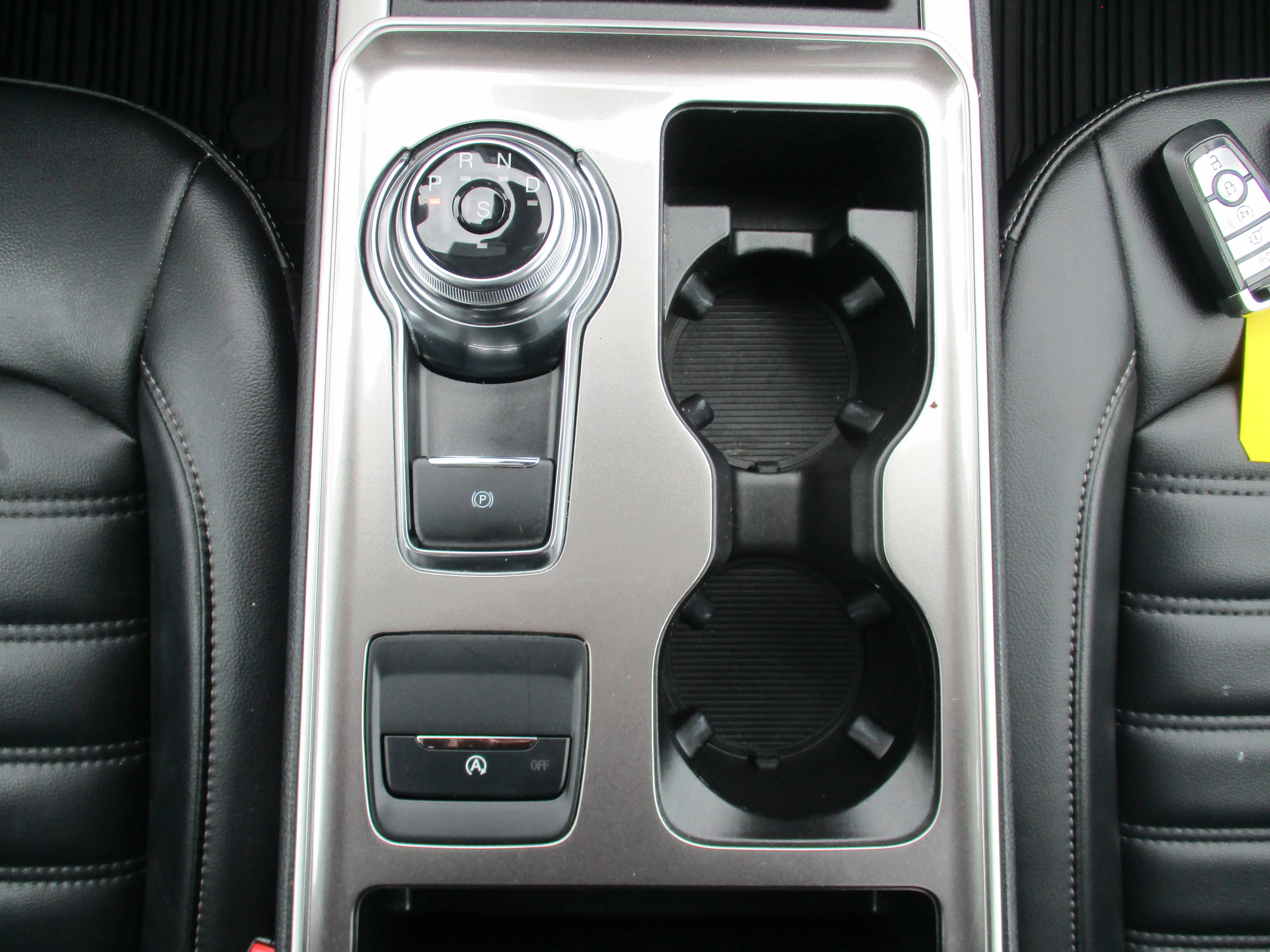 Used 2023 Agate Black Metallic Ford SEL image 15