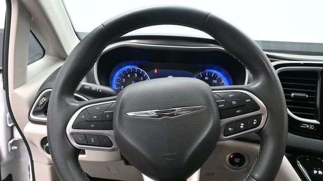 Used 2023 White Chrysler Touring L image 15