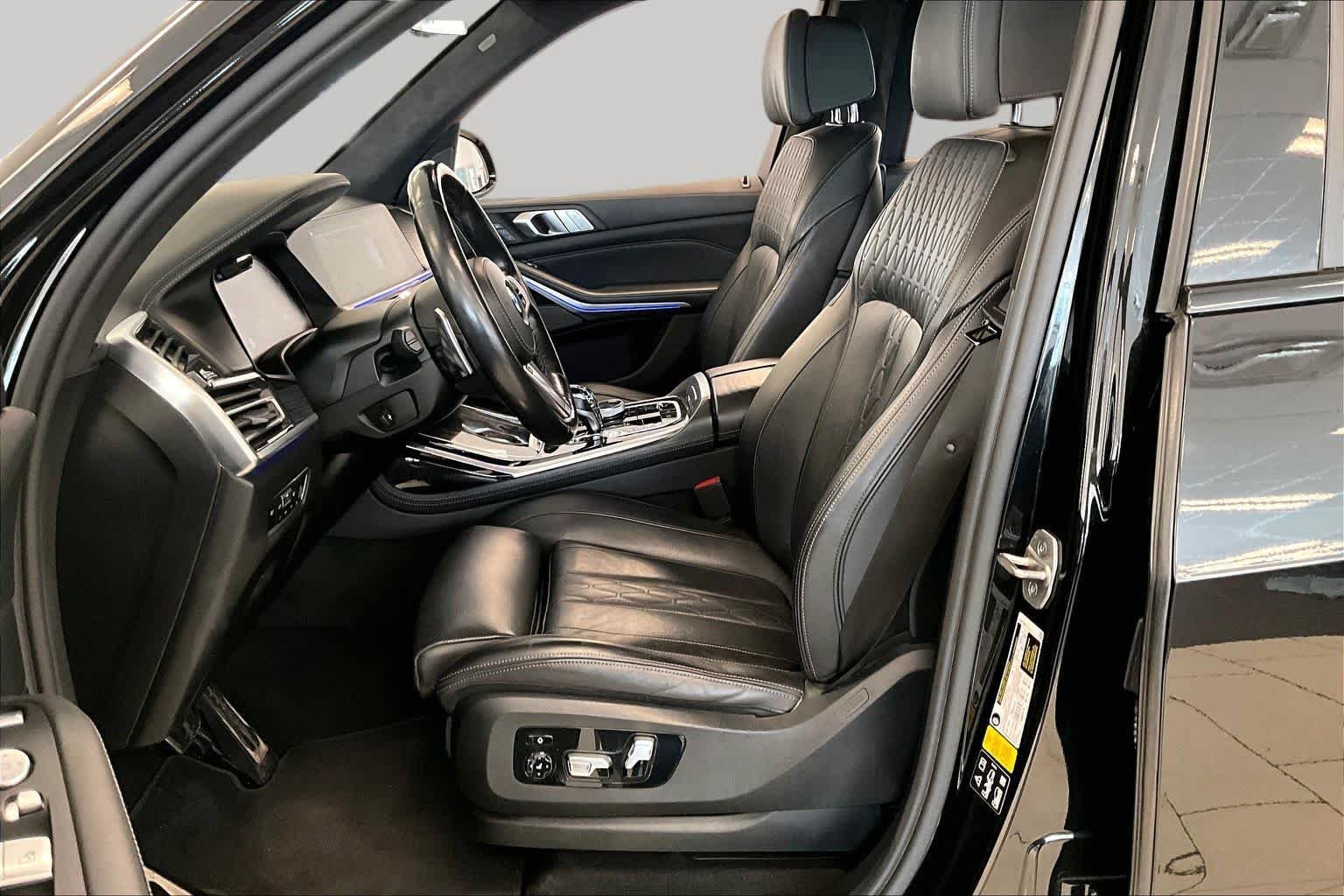 Used 2022 Black Sapphire Metallic BMW M50i image 7