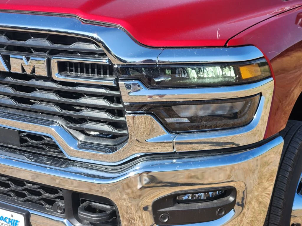 New 2026 Molten Red Pearl-Coat Exterior Paint RAM Tradesman image 5