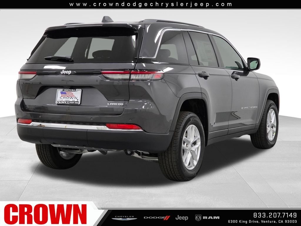 New 2026 Baltic Gray Metallic Clear-Coat Exterior Paint Jeep Laredo image 5