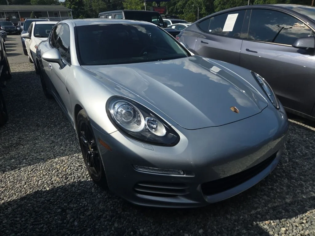 Used 2015  Porsche  image 2