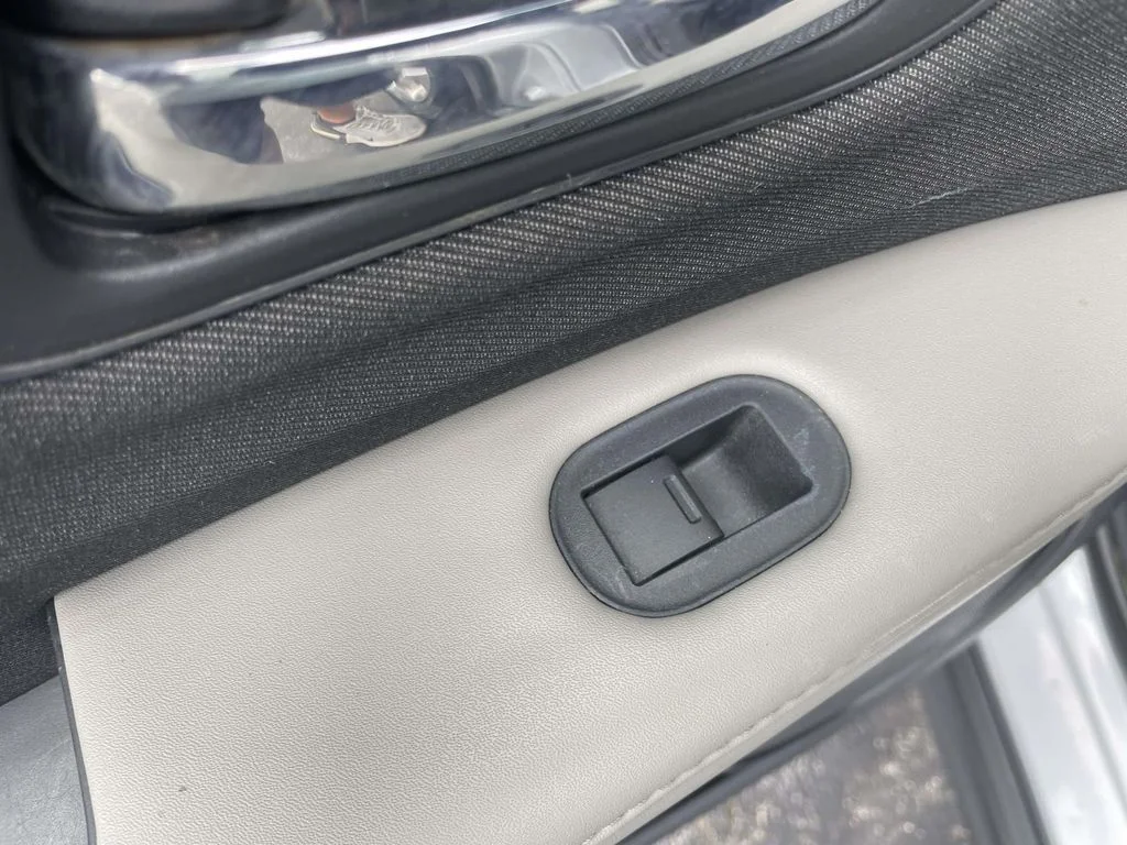 Used 2021 Lunar Silver Metallic Honda LX image 15
