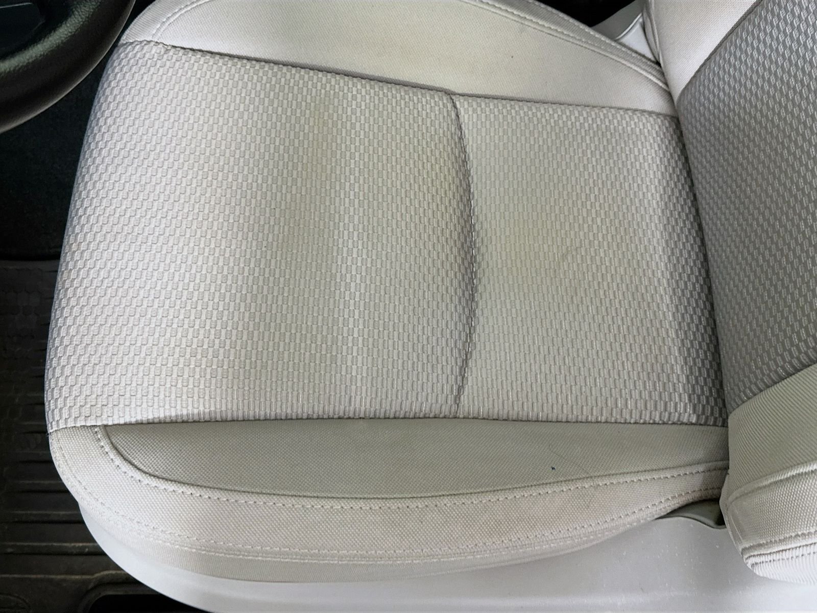 Used 2016 Crystal White Pearl Subaru 2.5i Premium image 18