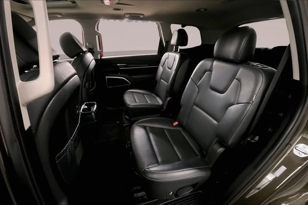 Used 2025 Green Kia S image 30