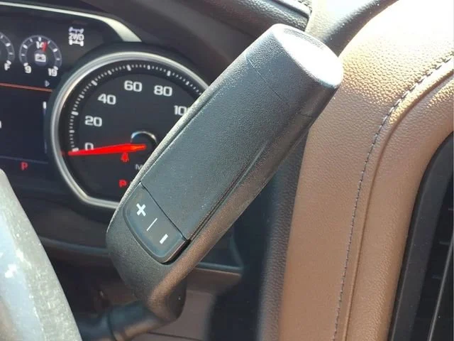 Used 2022 Iridescent Pearl Tricoat Chevrolet High Country image 9
