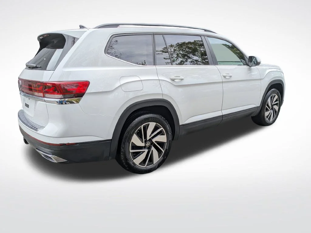 Used 2024 White Volkswagen 2.0T SE w/Technology image 3