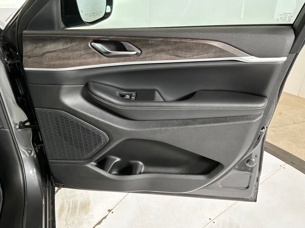 New 2026 Baltic Gray Metallic Clear-Coat Exterior Paint Jeep Altitude image 14