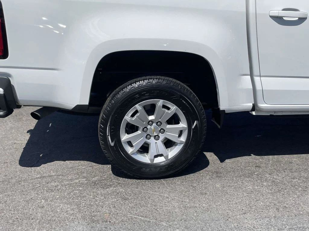 Used 2022 White Chevrolet LT image 9