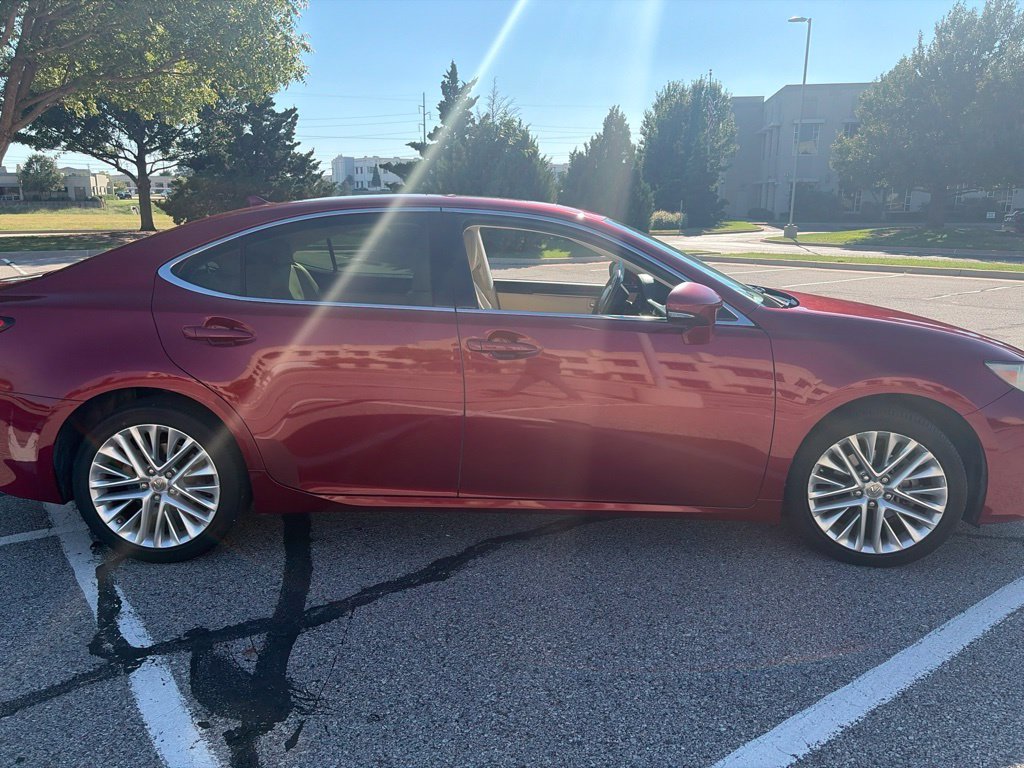 Used 2013  Lexus 350 image 16