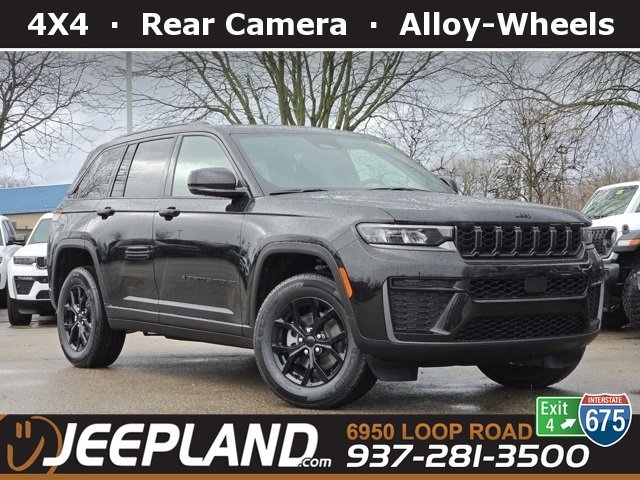 New 2026 Diamond Black Crystal Pearl-Coat Exterior Paint Jeep Laredo Altitude image 1