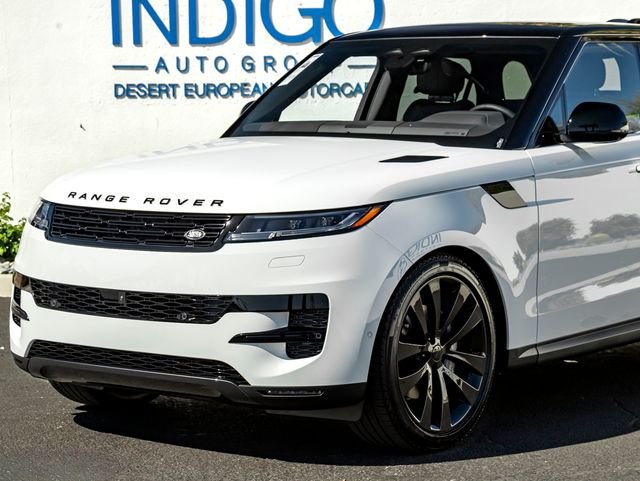 New 2026 Fuji White Land Rover SE image 2