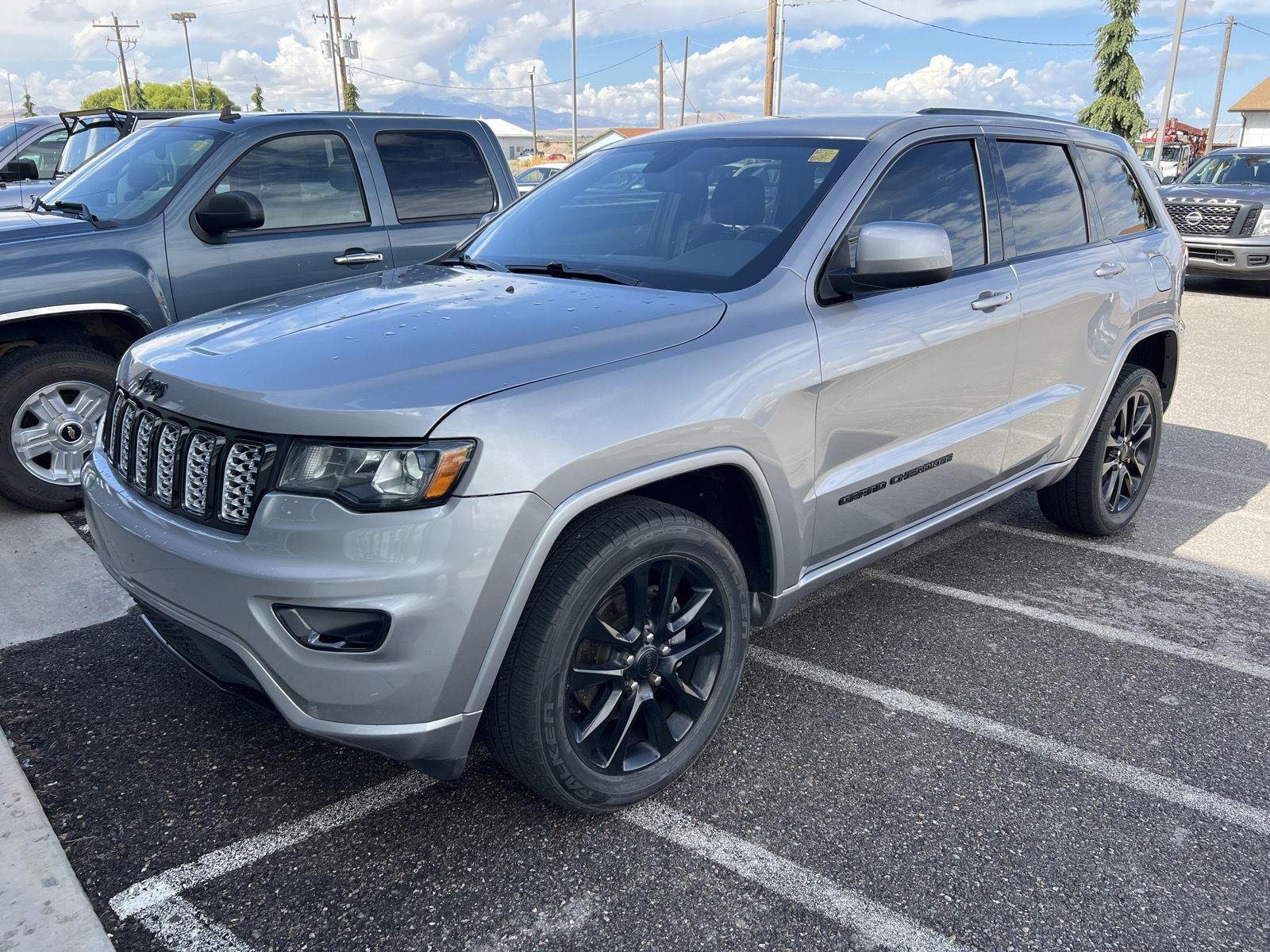 Used 2017 Billet Silver Metallic Clearcoat Jeep Altitude image 1