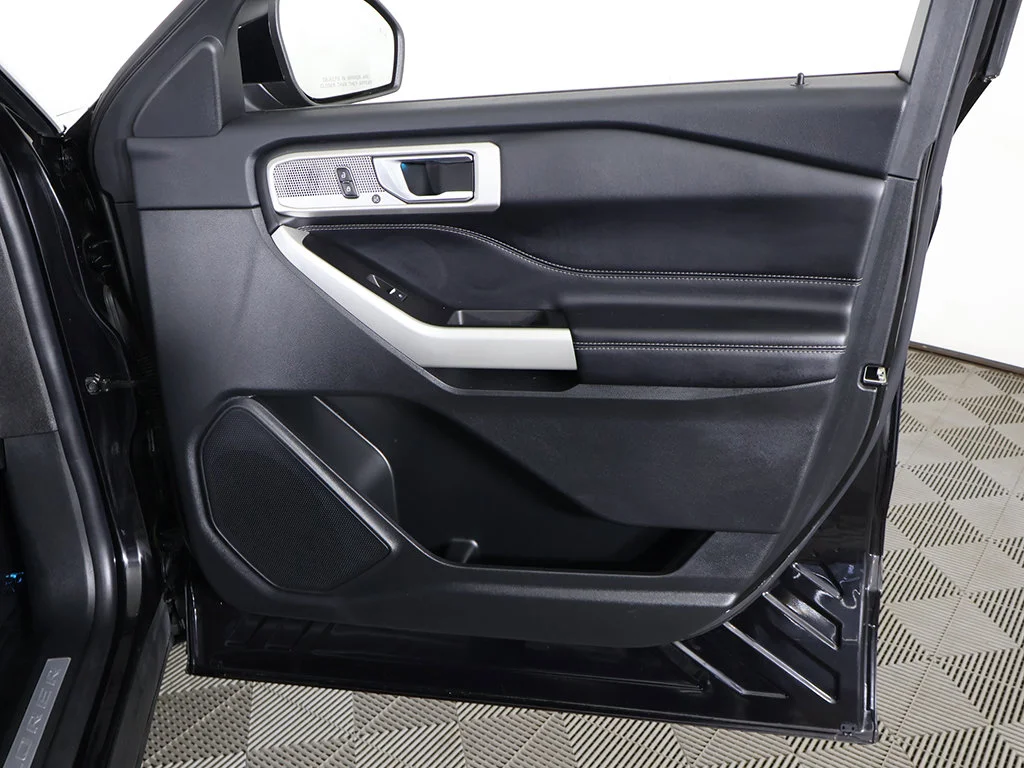 Used 2022 Black Ford Limited image 28