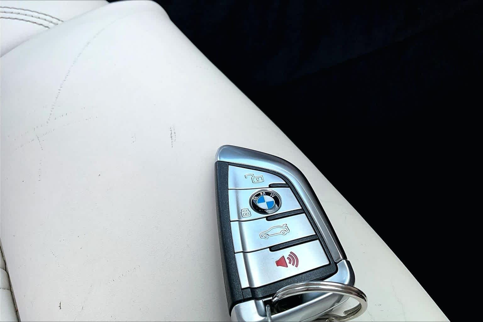 Used 2020 Arctic Gray Metallic BMW xDrive40i image 15