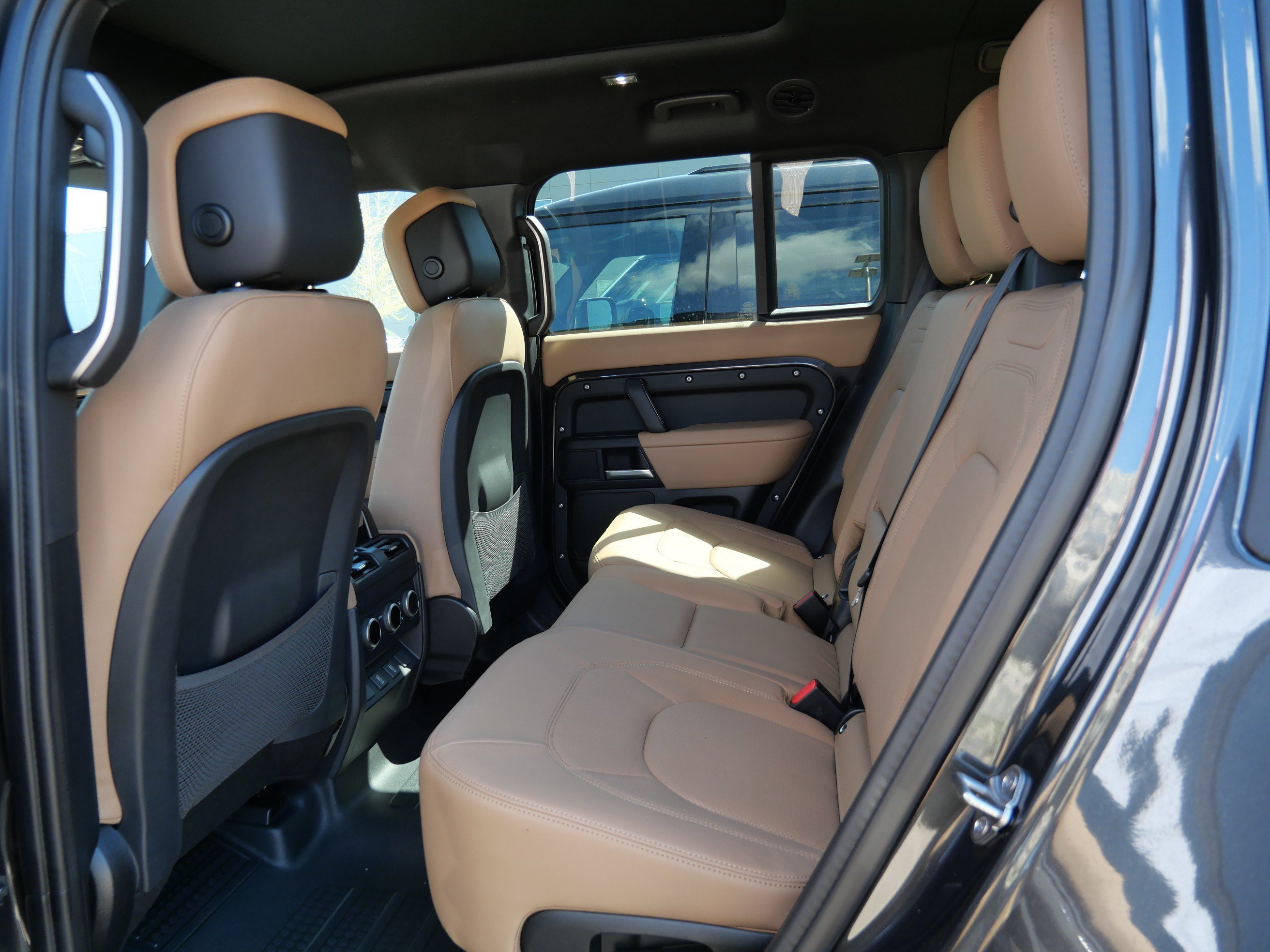 New 2026 Carpathian Grey Land Rover X-Dynamic SE image 6
