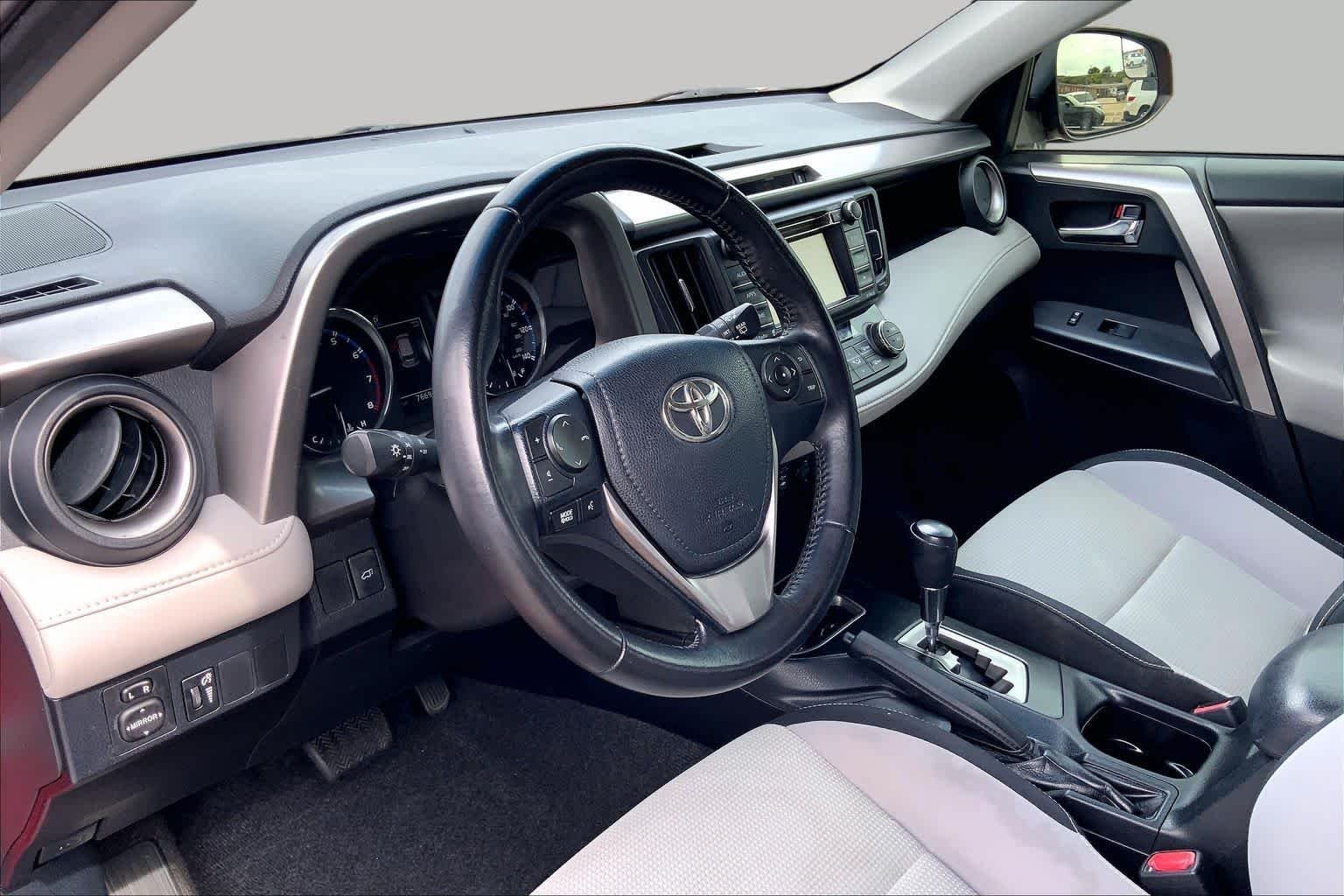 Used 2016 Barcelona Red Metallic Toyota XLE image 18