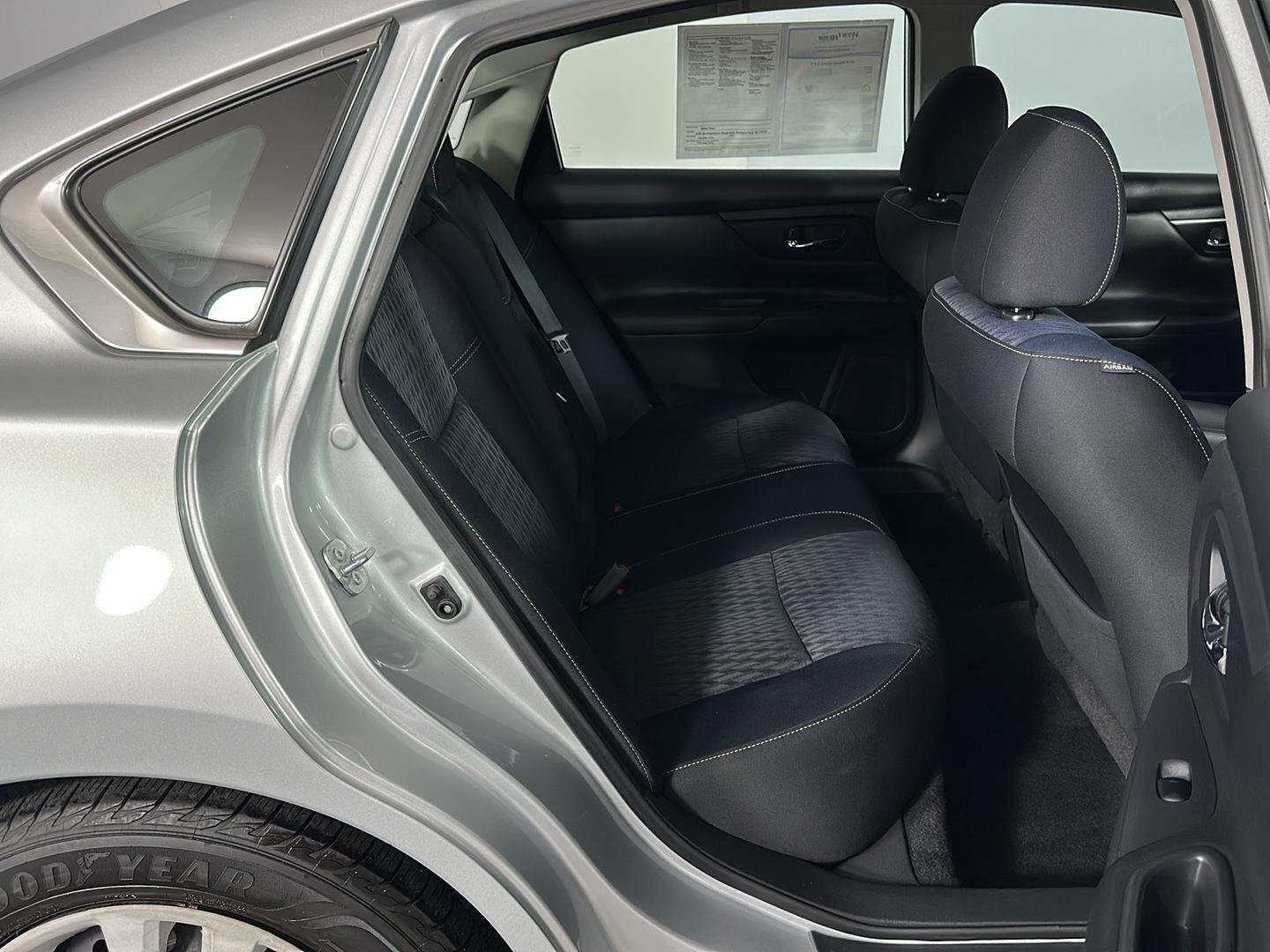 Used 2018 Brilliant Silver Nissan 2.5 S image 28