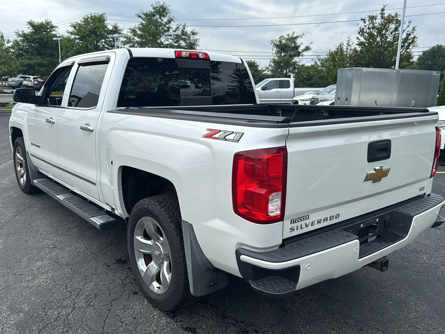 Used 2018 Iridescent Pearl Tricoat Chevrolet LTZ image 3
