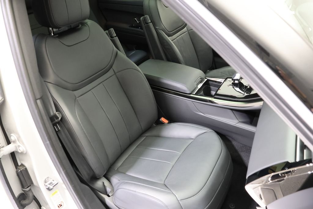 Used 2024 Borasco Gray Metallic Land Rover SE image 40