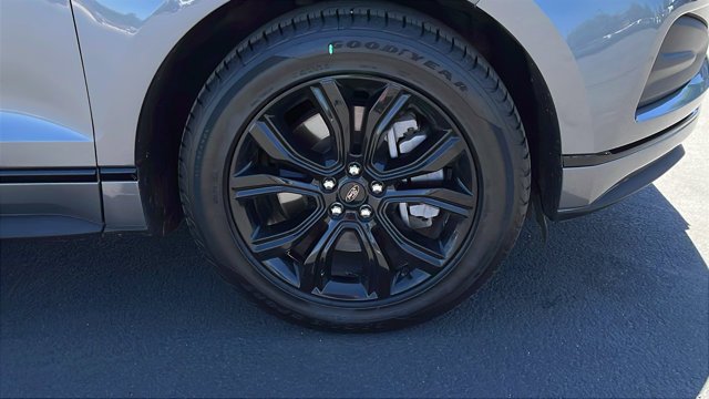 Used 2022 Gray Ford SE image 9