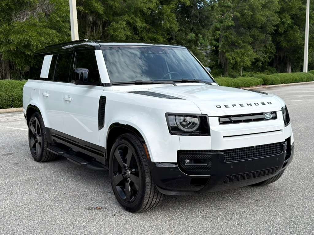 2025 Land Rover Defender X-Dynamic SE - Photo 7