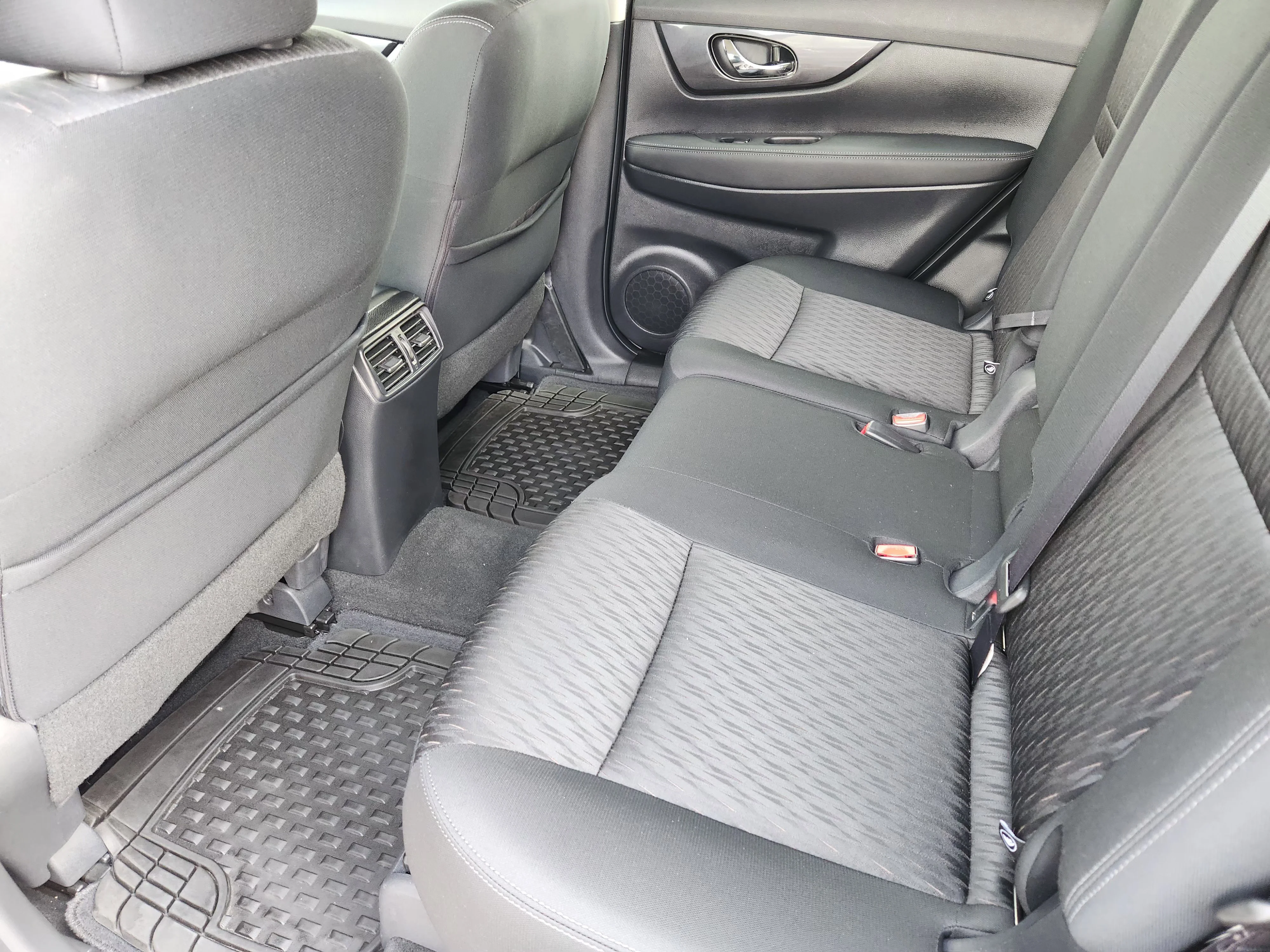 Used 2019 Brilliant Silver Metallic Nissan SV image 30