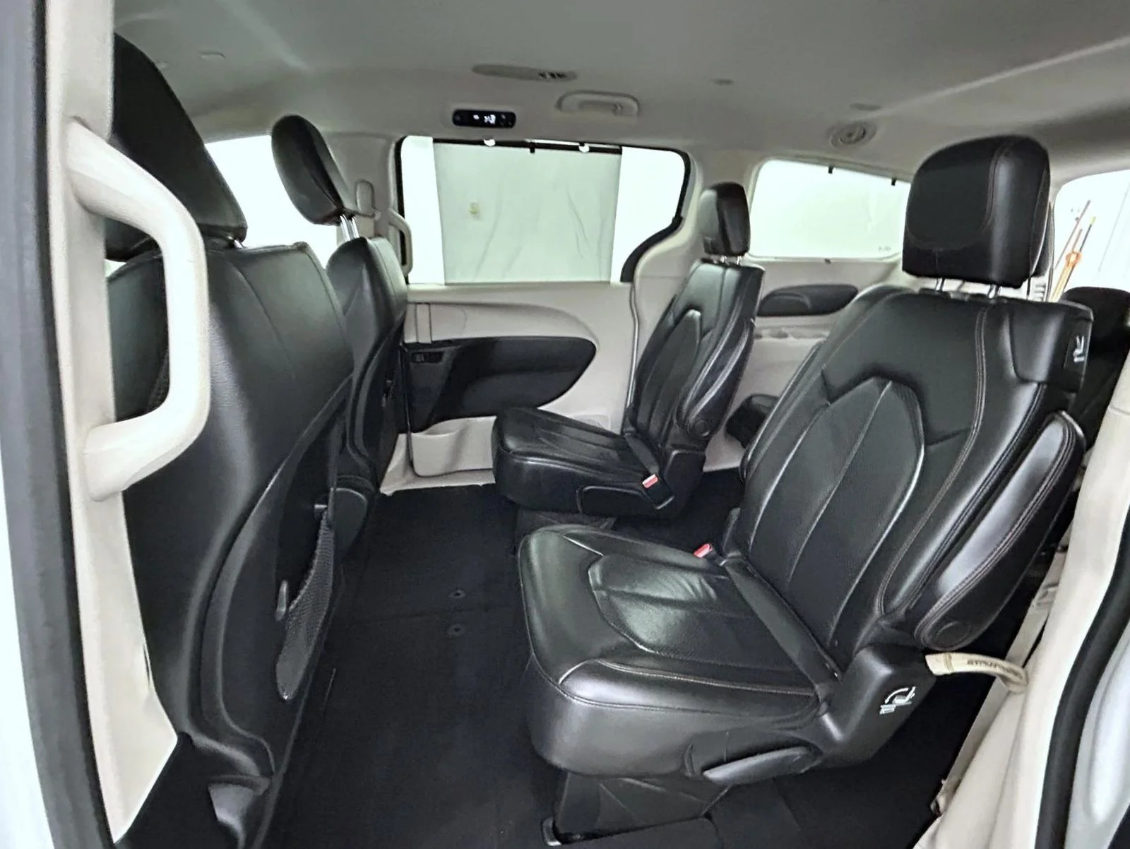 Used 2020 White Chrysler Touring L image 20