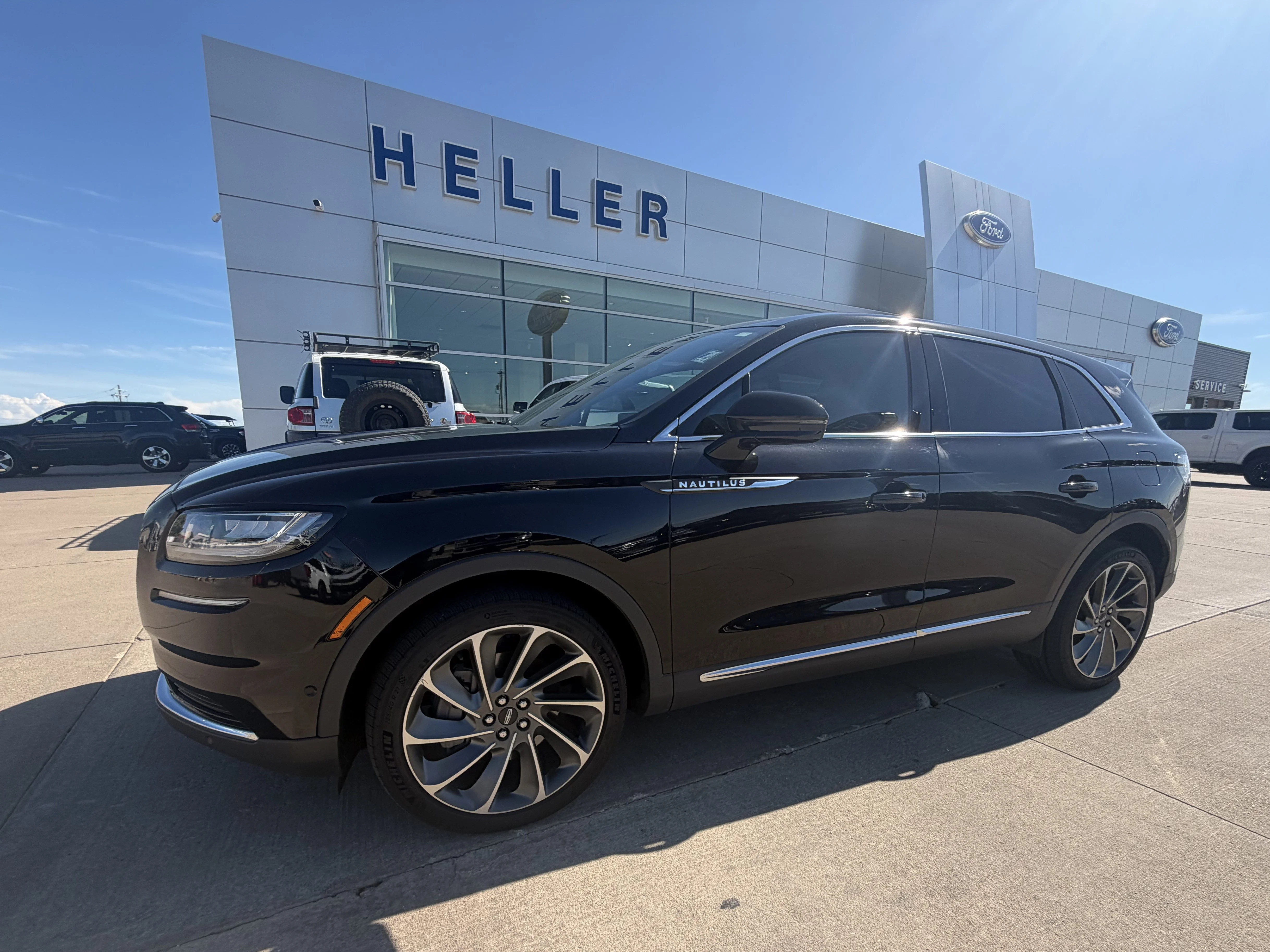 Used 2022 Black Lincoln Reserve image 3
