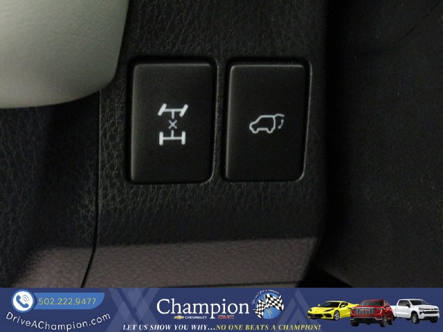 Used 2018 Silver Toyota XLE image 23