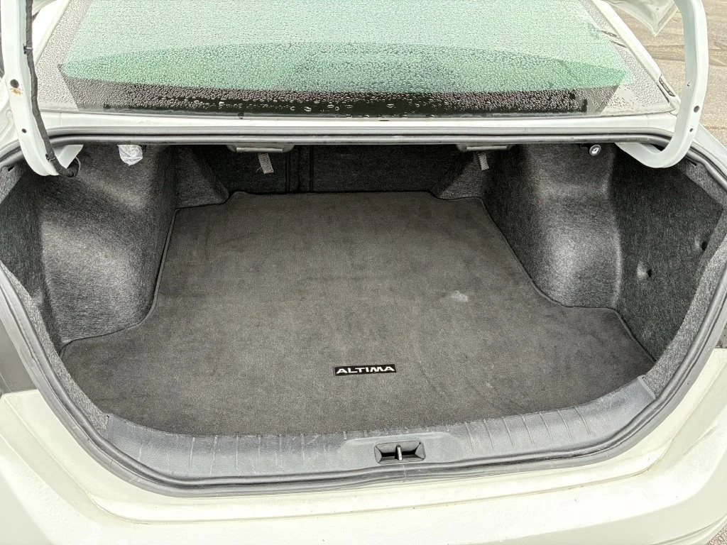 Used 2025 White Nissan 2.5 SV image 19