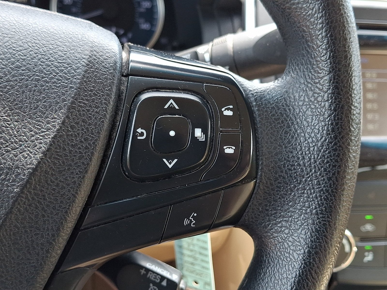 Used 2015 Creme Brulee Mica Toyota LE image 22