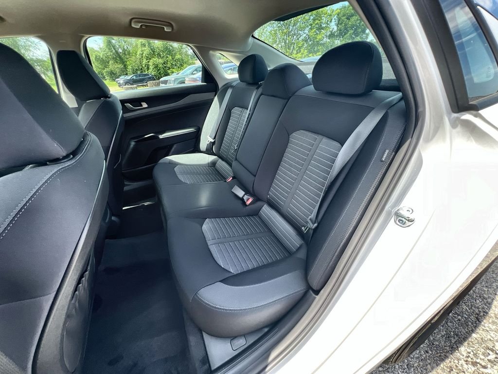 New 2026 White Kia LXS image 21