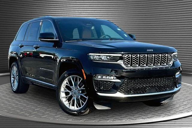 Used 2022 Black Jeep Summit image 3