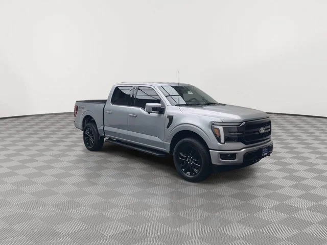 Used 2025 Silver Ford LARIAT image 34