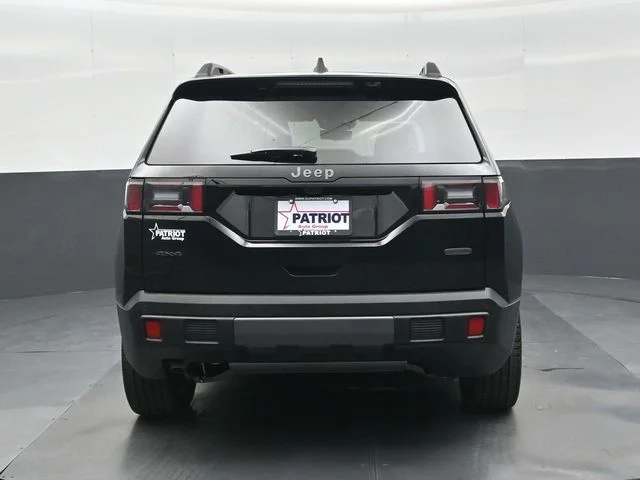 New 2026 Diamond Black Crystal Pearl-Coat Exterior Paint Jeep Overland image 6