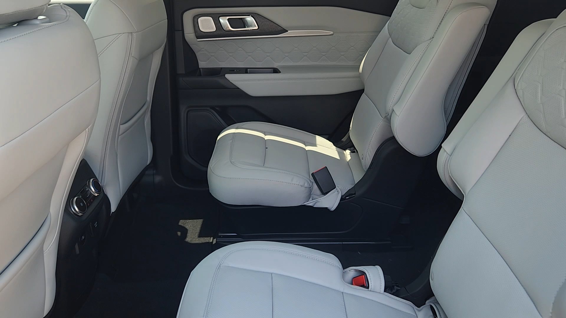New 2026 Carbonized Gray Metallic Ford Platinum image 34