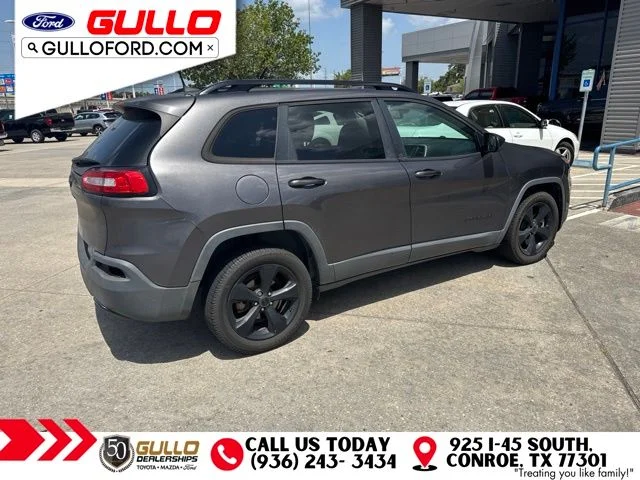 Certified Used 2018 Granite Crystal Clearcoat Metallic Jeep Latitude image 3