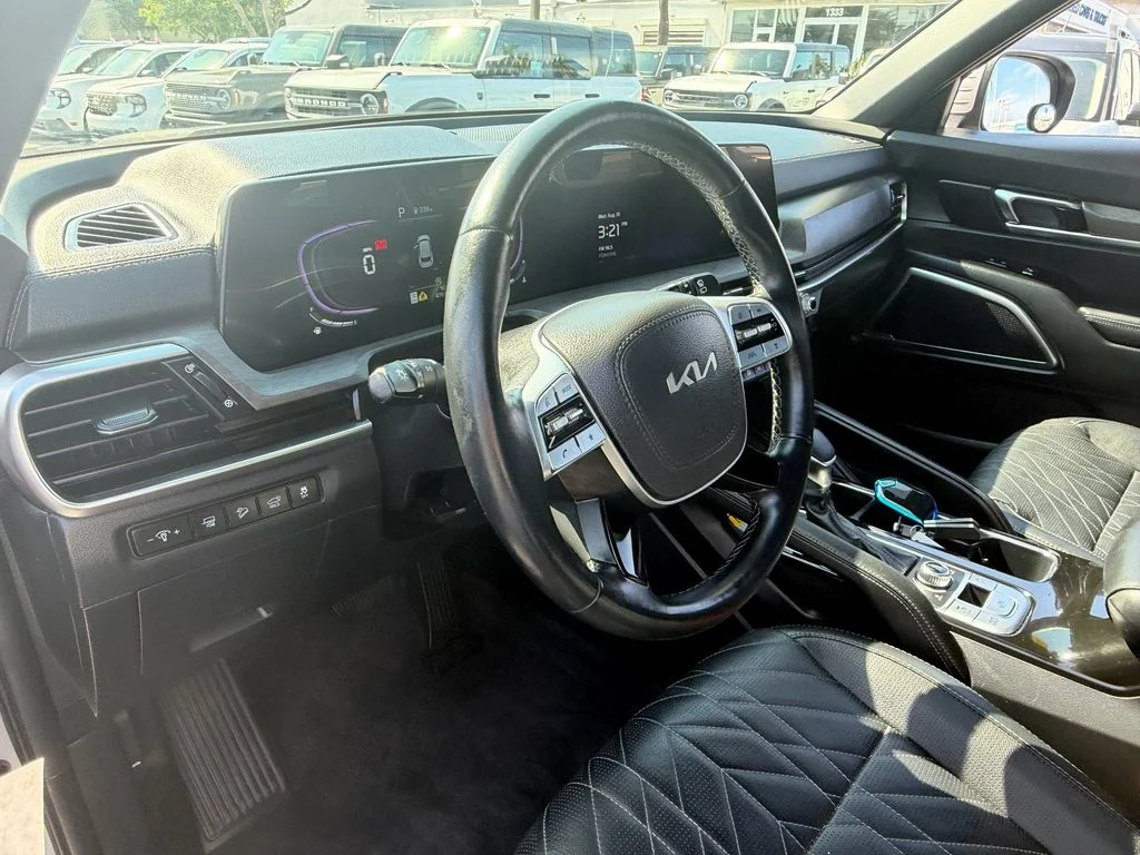 Used 2025 Wolf Gray Kia EX X-Pro image 10