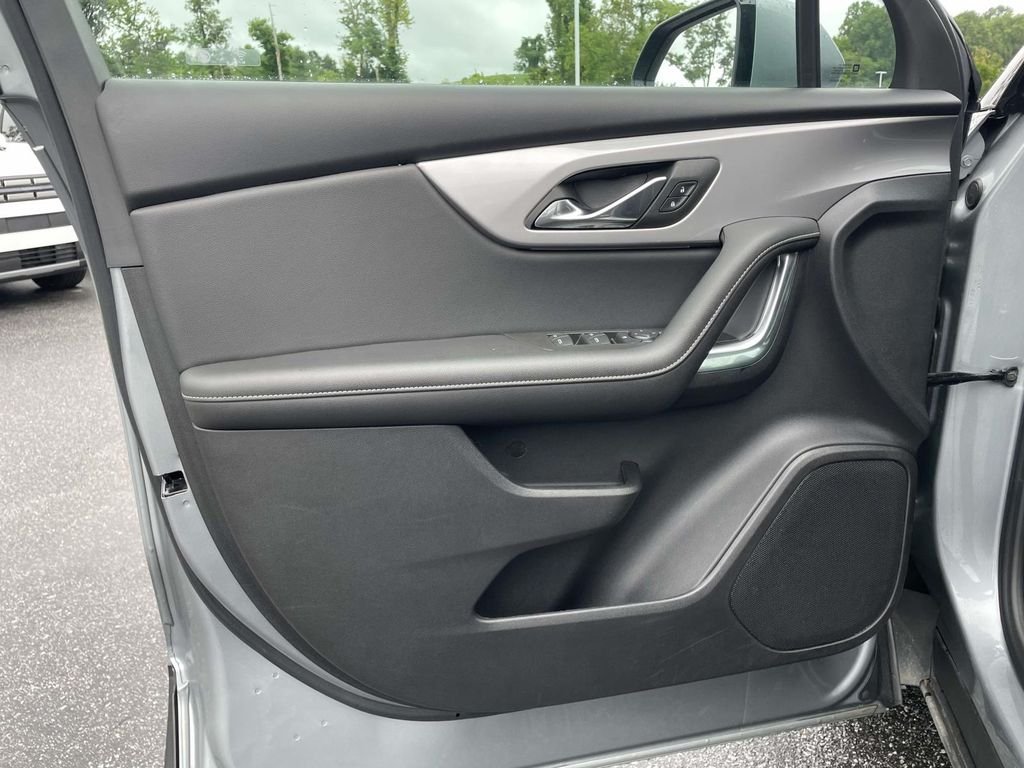 Used 2025 Sterling Gray Metallic Chevrolet LT image 5