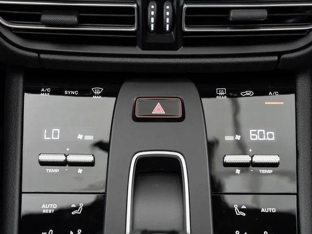 2025 Porsche Macan - Photo 20