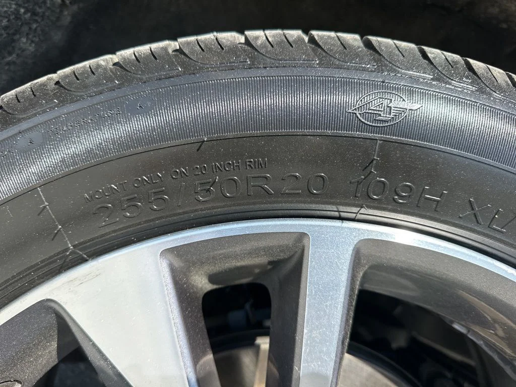 Used 2023 Gray INFINITI LUXE image 30