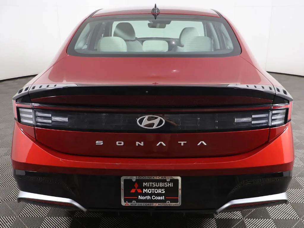 Used 2025 Red Hyundai SEL image 11