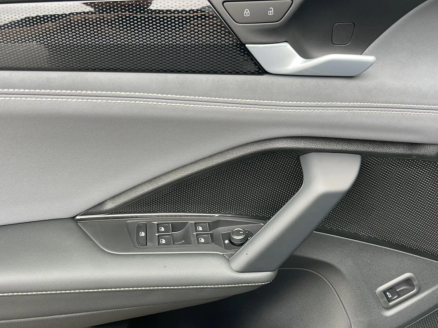 New 2026 Platinum Gray Metallic Volkswagen SE image 19